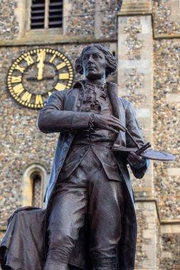 Suffolk, İngiltere - 28 Ekim 2023: Ünlü İngiliz ressam Thomas Gainsborough 'un tarihi Sudbury kasabasında, Suffolk, İngiltere' de doğup yaşadığı heykeli..