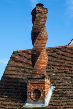 Suffolk, İngiltere 'nin güzel Sudbury kasabasında alışılmadık bir spiral baca..