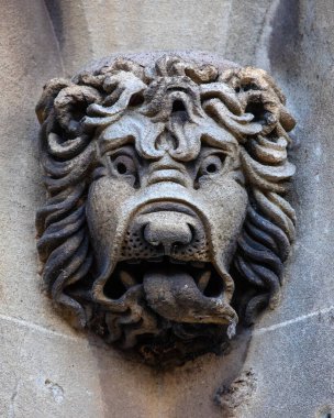 Windsor, İngiltere - 21 Ekim 2023: Berkshire, İngiltere 'deki Windsor Kalesi' nde bir Aslan heykelinin yakın çekimi.