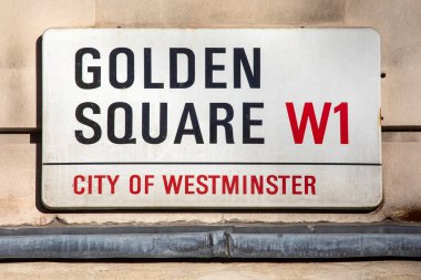 Londra, İngiltere - 15 Ocak 2024: Londra, İngiltere 'de Altın Meydanı için bir sokak tabelası.