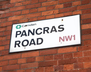 Londra, İngiltere - 5 Şubat 2024: Londra, İngiltere 'de Pancras Road için sokak tabelası.