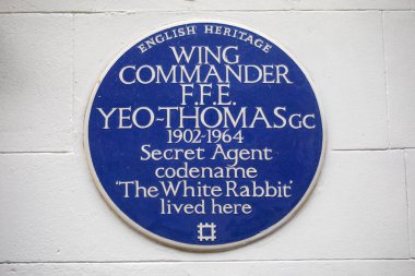 Londra, İngiltere - 5 Şubat 2024: Londra, İngiltere 'de Queen Square' de gizli ajan kanat komutanı FFE Yeo-Thomas 'ın yaşadığı bir binada Mavi Plaket.