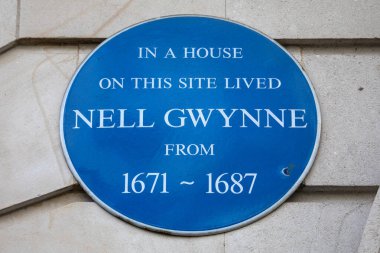 Londra, İngiltere - 19 Şubat 2024: Pall Mall, İngiltere 'de, Charles II' nin aktris ve metresinin yaşadığı yeri gösteren mavi bir plaket.