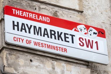 Londra, İngiltere - 26 Şubat 2024: Westminster, Londra, İngiltere 'de Haymarket için bir sokak tabelası.