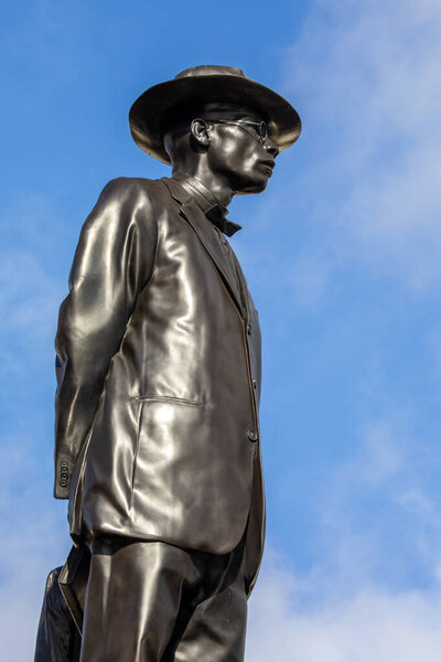 Лондон, Великобритания - 19 февраля 2024 года: Скульптура под названием Антилопа на четвертой плинтусе на Трафальгарской площади в Лондоне, Великобритания.