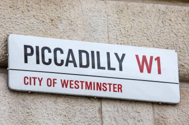 Londra, İngiltere - 26 Şubat 2024: Westminster, Londra, İngiltere 'de Piccadilly için sokak tabelası.