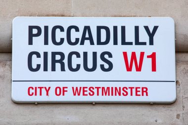 Londra, İngiltere - 26 Şubat 2024: Westminster, Londra, İngiltere 'de Piccadilly Circus için bir sokak tabelası.