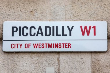 Londra, İngiltere - 26 Şubat 2024: Westminster, Londra, İngiltere 'de Piccadilly için sokak tabelası.
