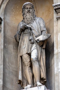 London, UK - February 26th 2024: A statue of Leonardo da Vinci, on the exterior of Burlington House which is home to the Royal Academy of Art in London, UK. clipart