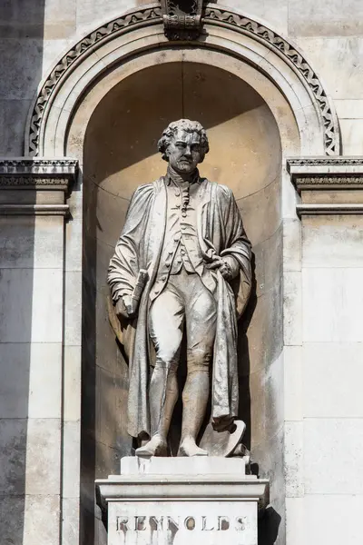 stock image London, UK - February 26th 2024: A statue of famous artist Joshua Reynolds, on the exterior of Burlington House which is home to the Royal Academy of Art in London, UK.