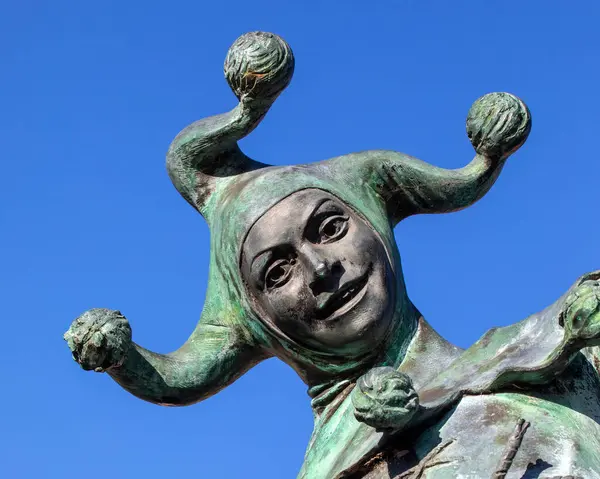 stock image Stratford-Upon-Avon, UK - Feb 12th 2024: The Jester statue in the historic town of Stratford-Upon-Avon in Warwickshire, UK. The Jester was a character in the Shakespeare play As You Like It
