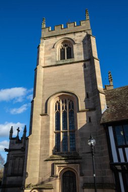 İngiltere 'nin tarihi Stratford-Upon-Avon kasabasındaki Lonca Şapeli' nin kulesi..
