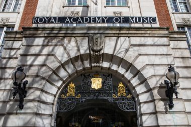 Londra, İngiltere - 4 Mart 2024: Tarihi Royal Academy of Music 'in dışı, Marylebone Road, İngiltere.