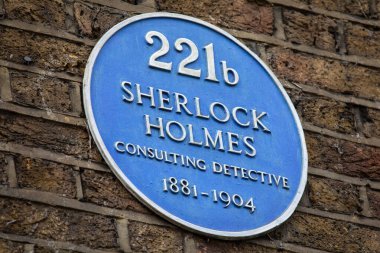 Londra, İngiltere 'de 221b Baker Caddesi' nin dış tarafında bir plaket var. Ünlü danışman dedektif Sherlock Holmes 'un nerede yaşadığını gösteriyor..