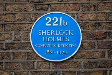 Londra, İngiltere 'de 221b Baker Caddesi' nin dış tarafında bir plaket var. Ünlü danışman dedektif Sherlock Holmes 'un nerede yaşadığını gösteriyor..
