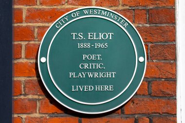 Londra, İngiltere - 4 Mart 2024: Homer Row, Marylebone, Londra, İngiltere 'de bir plaket, şair, eleştirmen ve oyun yazarı T. S. Eliot' un yaşadığı yer..