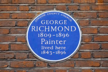 Londra, İngiltere - 4 Mart 2024: Londra, İngiltere 'de York Caddesi' ndeki bir binanın dış tarafında ressam George Richmond 'ın yaşadığı yeri gösteren mavi bir plaket.