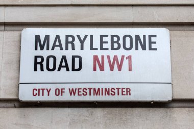 Londra, İngiltere - 4 Mart 2024: Londra, İngiltere 'de Marylebone Yolu üzerinde bir sokak tabelası.