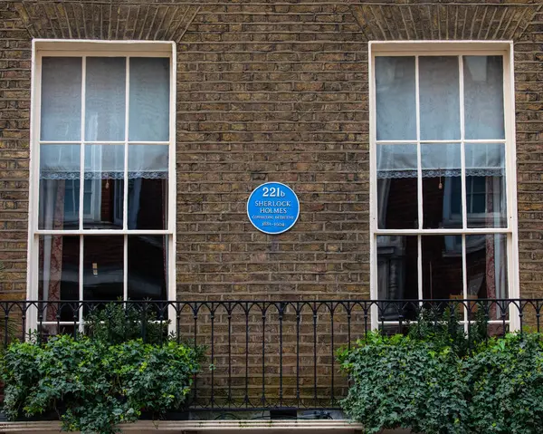 stock image A plaque on the exterior of 221b Baker Street in London, UK, marking where fictional character Sherlock Holmes - the famous consulting detetctive lived.