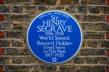 Londra, İngiltere - 18 Mart 2024: Londra 'daki Dorset Caddesi' nde dünya hız rekoru sahibi Sir Henry Segrave 'in yaşadığı yeri gösteren mavi bir plaket.