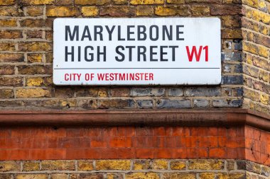 Londra, İngiltere - 18 Mart 2024: Londra 'da Marylebone High Street için bir sokak tabelası.