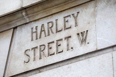 Londra, İngiltere 'de Harley Caddesi' ne yakın bir tabela..