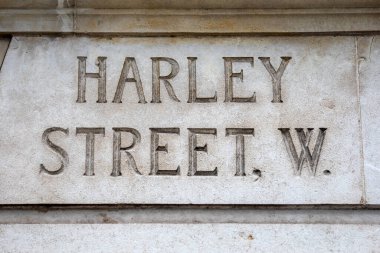 Londra, İngiltere 'de Harley Caddesi' ne yakın bir tabela..