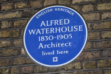 Londra, İngiltere - 18 Mart 2024: Londra 'daki New Cavendish Caddesi' nde ünlü mimar Alfred Waterhouse 'un yaşadığı yeri gösteren mavi bir plaket. 