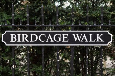 Birdcage Walk için Londra, İngiltere 'de bir sokak tabelası..