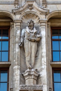 Londra, İngiltere - 30 Mart 2023: Tarihi İngiliz ressam JMW Turner 'ın Kensington, Londra, İngiltere' deki Victoria ve Albert Müzesi 'nin dış tarafında bir heykeli.