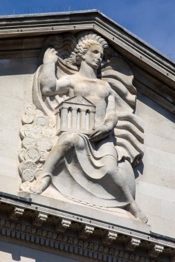 Londra, İngiltere - 17 Nisan 2023: İngiltere 'nin Londra şehrindeki muhteşem Bank of England binasının dış detayları.