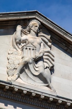 Londra, İngiltere - 17 Nisan 2023: İngiltere 'nin Londra şehrindeki muhteşem Bank of England binasının dış detayları.