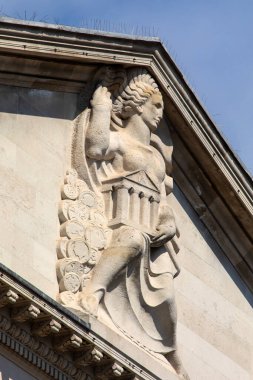 Londra, İngiltere - 17 Nisan 2023: İngiltere 'nin Londra şehrindeki muhteşem Bank of England binasının dış detayları.