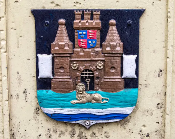 stock image Close-up of the coat of arms of the town of Guildford, located on Onslow Bridge in Guildford, Surrey.