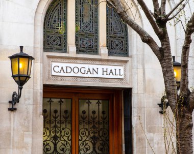 Londra, İngiltere - 14 Mart 2023: Cadogan Hall 'da bir tabela - Londra, İngiltere' de Kensington ve Chelsea Royal Borough 'da bir konser yeri.