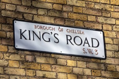 Chelsea, Londra, İngiltere 'de Kings Road için bir sokak tabelası..