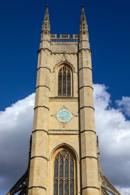 St. Lukes Kilisesi 'nin kulesi, Londra, Chelsea' de Sydney Caddesi 'nde yer almaktadır..