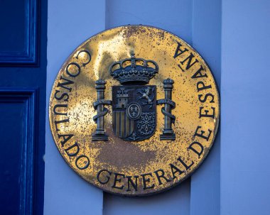 Edinburgh, İskoçya - 17 Şubat 2023: İskoçya 'nın Edinburgh kentindeki North Castle Caddesi' nde bulunan İspanya Başkonsolosluğu 'nun dış tarafında bir plaketin yakın çekimi.