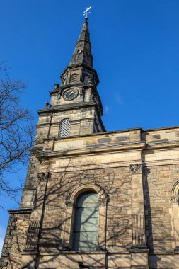 İskoçya 'nın Edinburgh kentindeki tarihi St. Cuthberts Kilisesi manzarası.