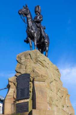 Edinburgh, İskoçya - 17 Şubat 2023: İskoçya 'nın Edinburgh kentindeki Kraliyet İskoçya Anıtı manzarası.