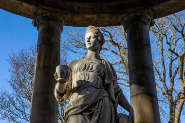 Edinburgh, İskoçya - 17 Şubat 2023: St. Bernards Edinburgh 'da Leith' in Suyu üzerinde, dairesel bir Yunan Tapınağı stiliyle Hijyen Heykeli ile inşa edilmiştir..