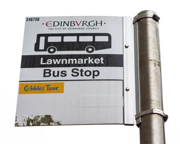 Stock image Edinburgh, Scotland - February 18th 2023: A bus stop on Lawnmarket in the city of Edinburgh, Scotland.