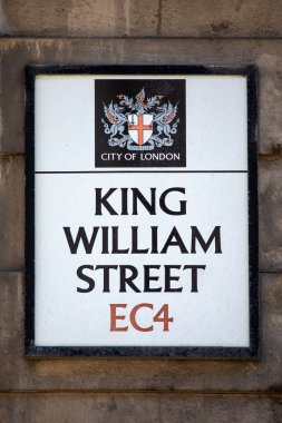 Londra, İngiltere - 20 Nisan 2023: Londra 'daki King William Caddesi için bir sokak tabelası.