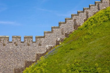 Sussex, İngiltere - 29 Nisan 2023: Arundel, Batı Sussex 'teki tarihi Arundel Kalesi' ndeki siperlerin görüntüsü.