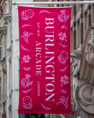 Londra, İngiltere - 30 Nisan 2023: Londra, İngiltere 'deki tarihi Burlington Atari Salonu' nun üzerinde asılı bir pankart.