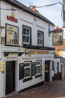 Wight Adası, İngiltere - 3 Mayıs 2023: İngiltere 'nin Wight Adası' ndaki Cowes limanındaki Union Inn meyhanesinin dışı.