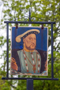 Wight Adası, İngiltere - 4 Mayıs 2023: Üzerinde Kral VIII. Henry 'nin portresi olan bir tabela, Shanklin Eski Köyü' ndeki King Harrys Bar 'ın dışında, İngiltere' nin Wight Adası 'nda.