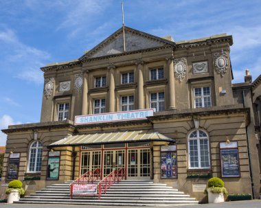 Wight Adası, İngiltere - 5 Mayıs 2023: Shanklin Tiyatrosu 'nun dış tarafı, İngiltere' nin Wight Adası 'ndaki Shanklin kasabasında yer almaktadır..