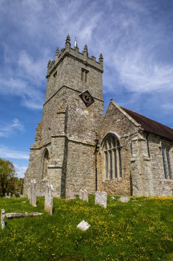 İngiltere 'nin Wight Adası' ndaki güzel Godshill köyünde bulunan Ortaçağ Azizler Kilisesi..