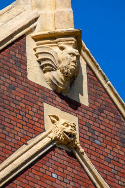 Londra, İngiltere - 26 Mayıs 2023: Lincoln 's Inn' deki Kütüphane 'nin dış cephesinde mimari detay - Londra' daki tarihi hanlardan biri, İngiltere.